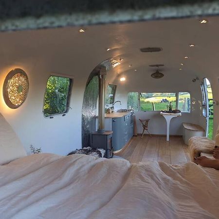 Airstream, Vintage American Caravan & Hottub 艾士伯顿 外观 照片