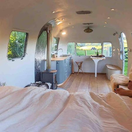 Airstream, Vintage American Caravan & Hottub 艾士伯顿 外观 照片