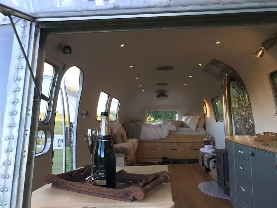 Airstream, Vintage American Caravan & Hottub 艾士伯顿 外观 照片