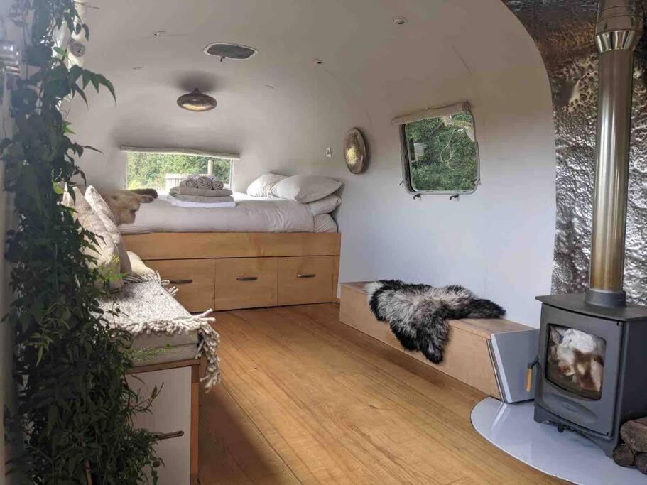 Airstream, Vintage American Caravan & Hottub 艾士伯顿 外观 照片