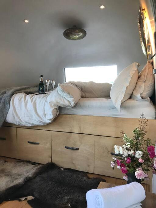 Airstream, Vintage American Caravan & Hottub 艾士伯顿 外观 照片