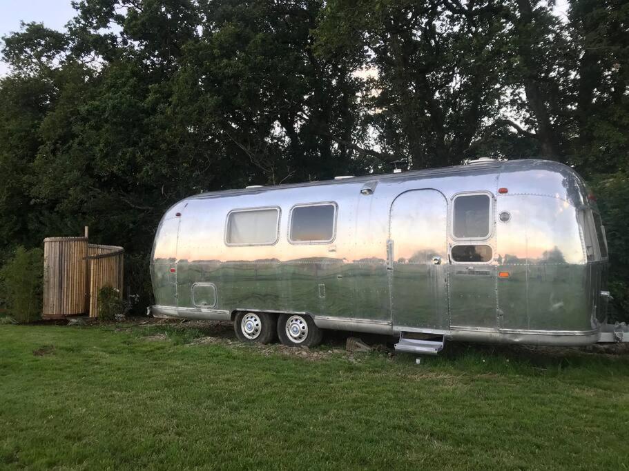 Airstream, Vintage American Caravan & Hottub 艾士伯顿 外观 照片